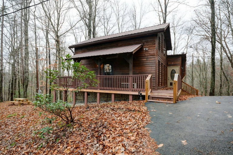 Front of property, Hot Tub Arcade Wifi Whispering Winds - Rrg!, Wolfe