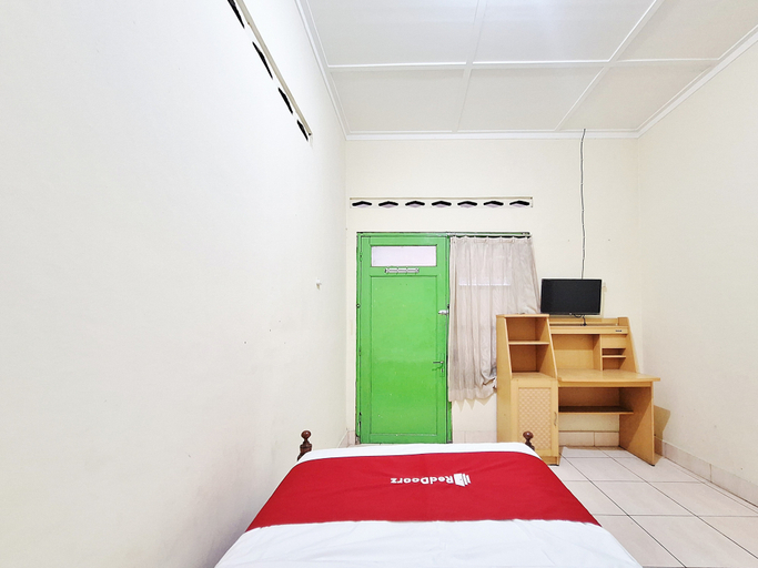 Bedroom 5, RedDoorz Syariah @ Wisma Madukismo UMY, Bantul