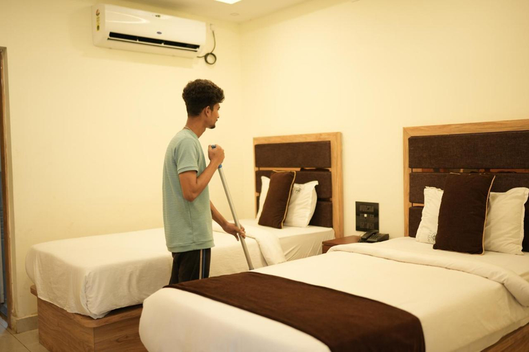 Bedroom 2, 11 Leaf Hotel, Khordha