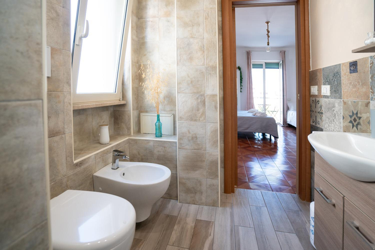 Bathroom 5, Casa Immacolata, Bari