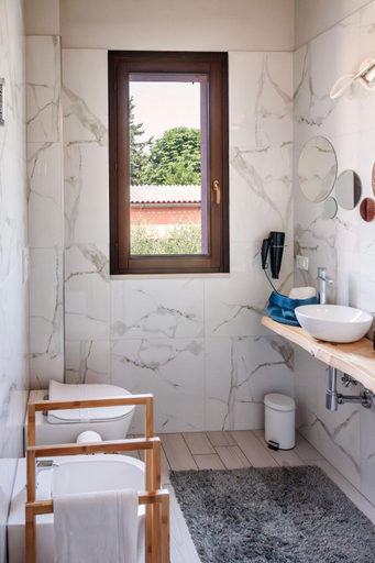 Bathroom 3, B&B Tra mare e montagna - sauna e piscina, Pesaro E Urbino