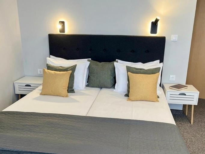 Bedroom 3, HOTEL BRIZ - Free Parking, Burgas