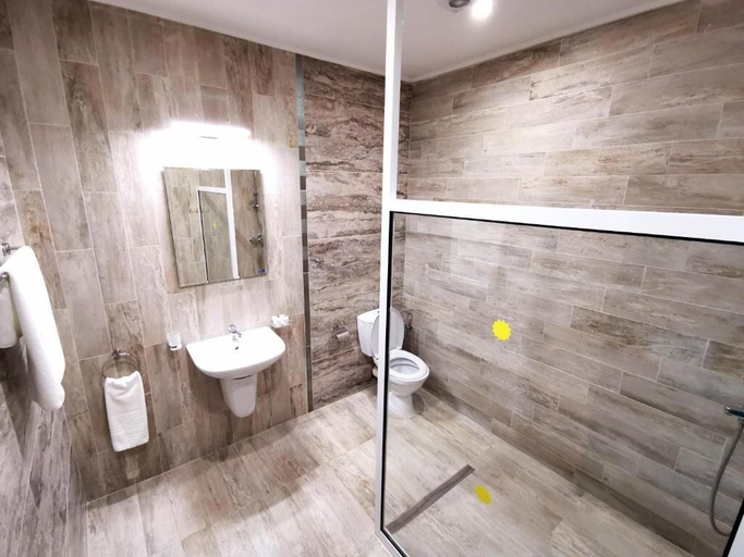 Bathroom 3, Largo Beach Hotel, Nesebar
