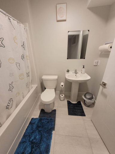 Bathroom 5, Cozy Newly Built Room, Halifax