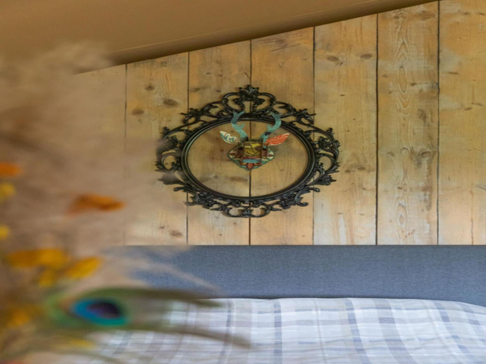 Bedroom 2, Atmospheric tent lodge with dishwasher, in Twente, Haaksbergen