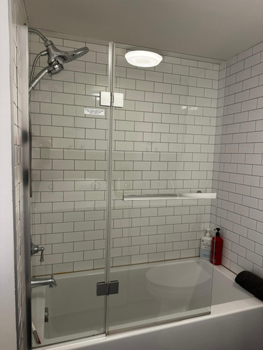 Bathroom 1, L'appartement BOHO avec parking, Communauté-Urbaine-de-Québec