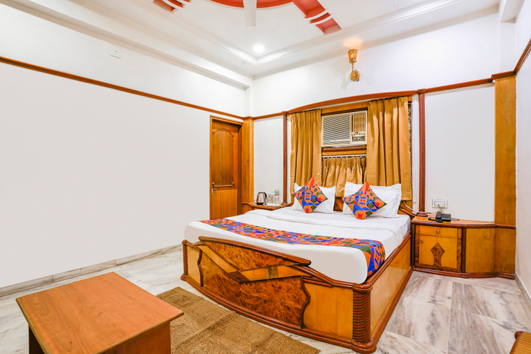 Bedroom 3, Hotel Rest And Peace, Ahmadabad
