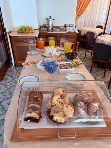 Food & Drinks 5, Hotel Montana, Napoli