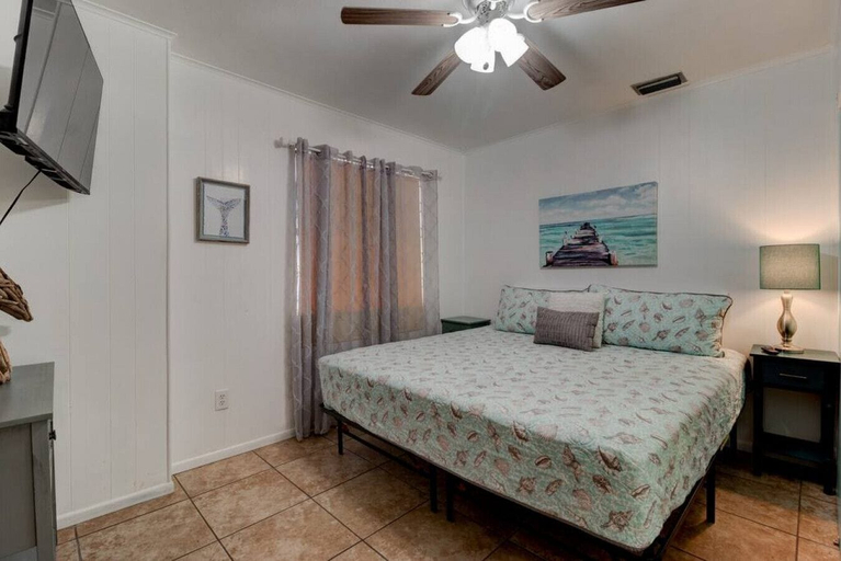 Bedroom 3, Shark Shack Large House Minutes to the Beach, Volusia