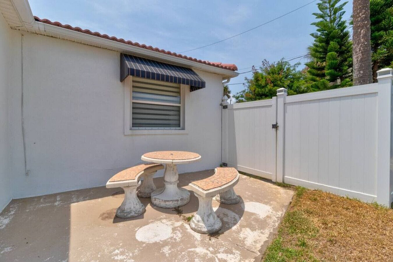 Interior 3, 3 Bedroom 2 Bath Pet Friendly Ocean View 4 Houses From Beach, Volusia
