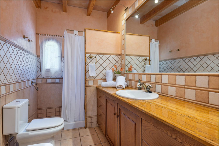 Bathroom, Son Lloringo, Baleares