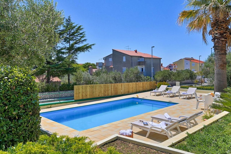 Sport & Beauty 2, Oscar apartments with shared pool, Zadar