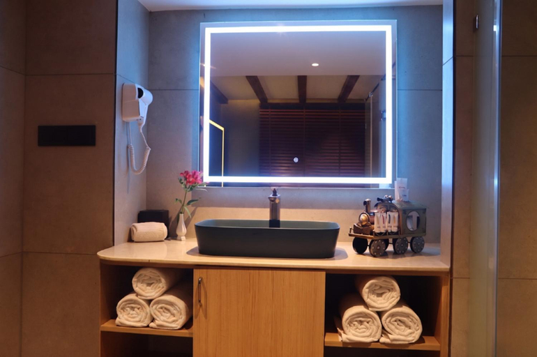 Bathroom 4, Sterling Elk Hill, Ooty, The Nilgiris