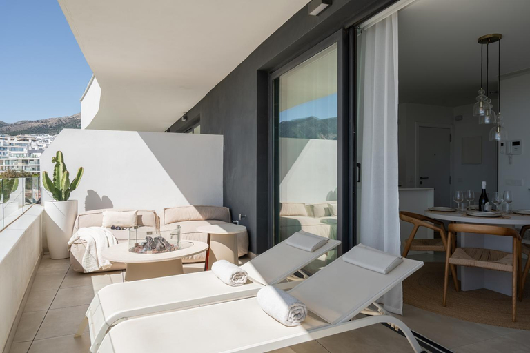 Others 3, Stylish Luxury Suite with Terrace in Higueron, Málaga
