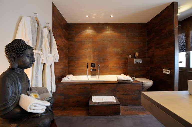 Bathroom 5, Aux Bons Matins de Capella, Sierre