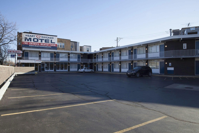 Exterior & Views 1, Heart O' Chicago Motel, Cook