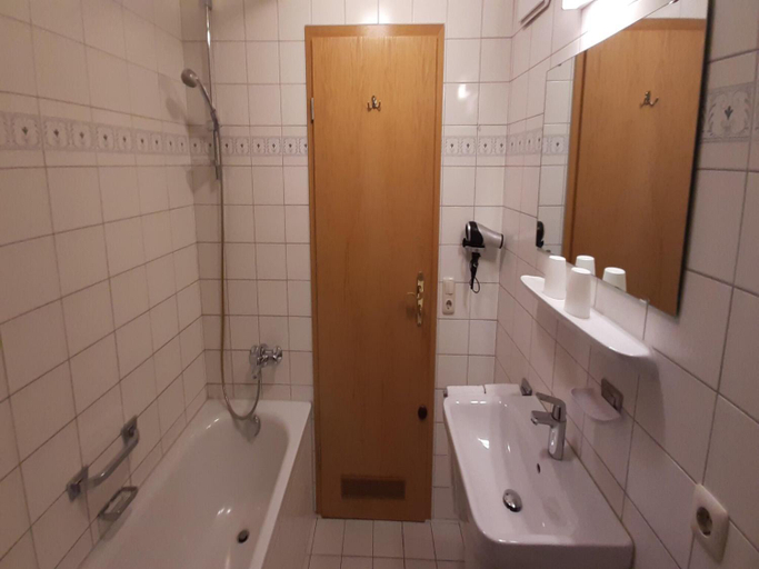 Bathroom 3, charmante Ferienwohnung in Bayrischzell, Miesbach