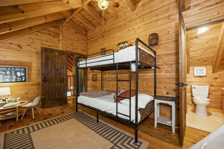 Interior 5, Hot Tub, Wifi, Firepit - Hazelbrook Haven, Morgan