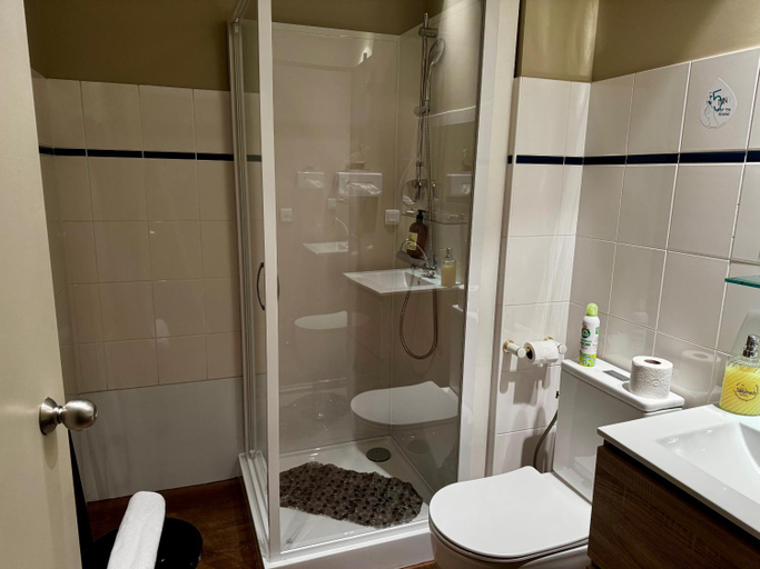 Bathroom 4, Hotel Vintage, Finistère