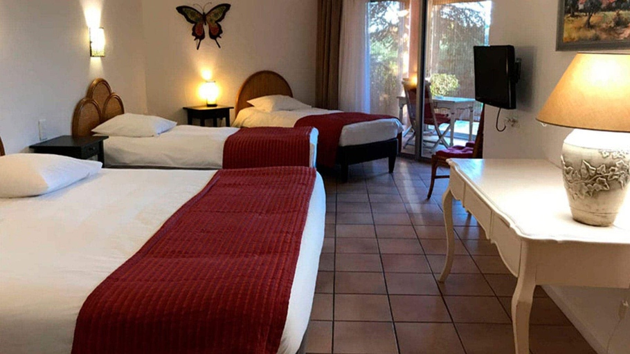 Room 5, HOTEL RESTAURENT BELLERIVE, Vaucluse