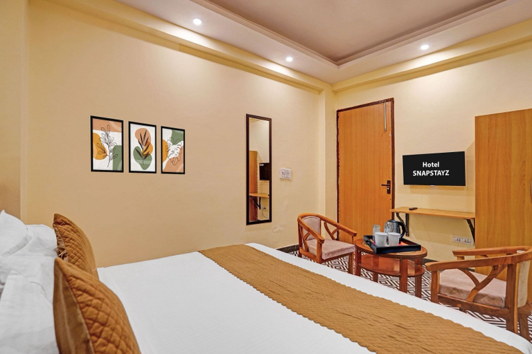 Room 3, SnapStayz, Gautam Buddha Nagar