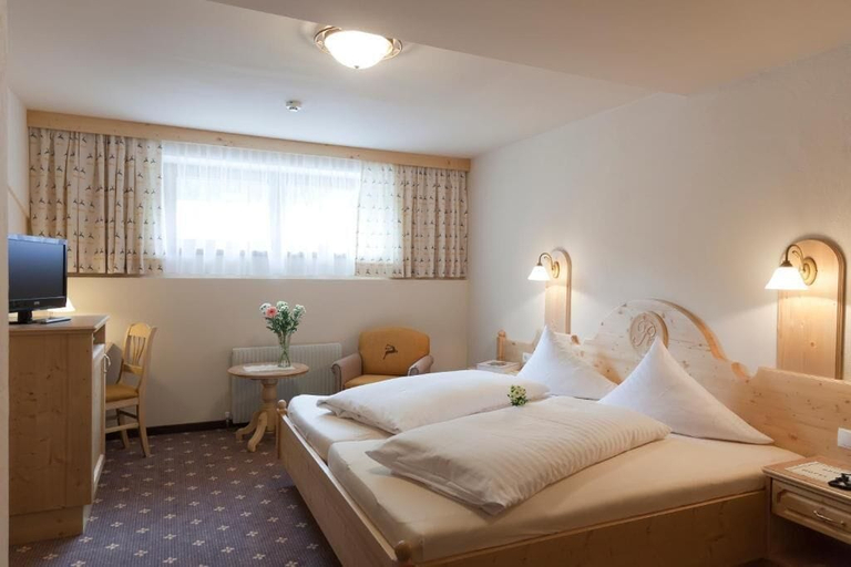Bedroom 4, Hotel Garni Rifflsee, Imst