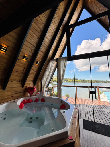 Bathroom 4, Chale com Hidromassagem, Lareira e Piscina na Beira da Lagoa, Imaruí