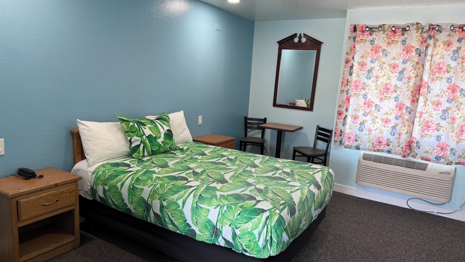 Room 2, CHERRY MOTEL, Los Angeles