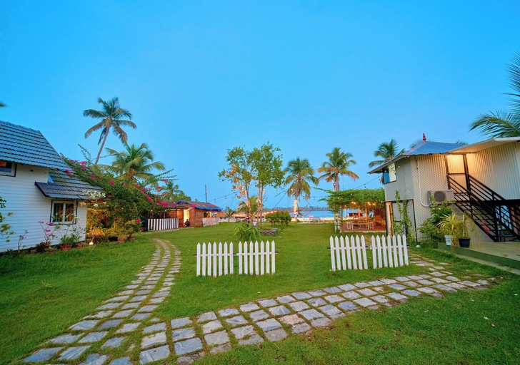 Property grounds 4, JC Den Villa Kochi by VOYE HOMES, Ernakulam