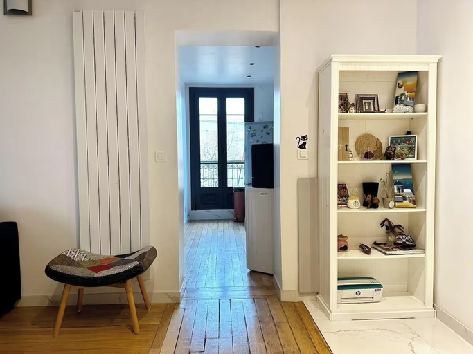 Interior 2, celine 4, Hauts-de-Seine