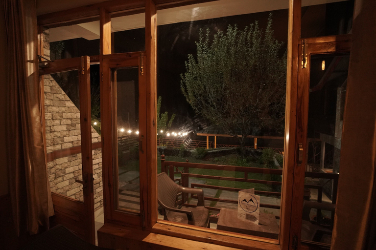 Garden view, Mountainshack Riverside Stay & Cafe, Kullu