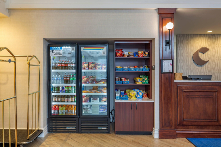 Food & Drinks 5, Comfort Inn & Suites East Greenbush - Albany, Rensselaer