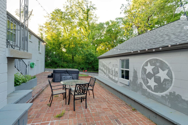 Interior 5, New Playground: Hot Tub, Games, and Broadway Buzz!, Davidson