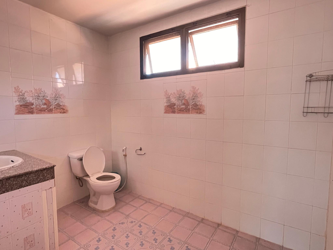 Bathroom 3, jomtien beach 1km,private pool Villa,5BR,10-16ppl, Pattaya