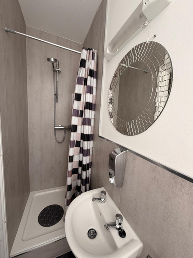Bathroom 3, The Avenue, Newcastle upon Tyne