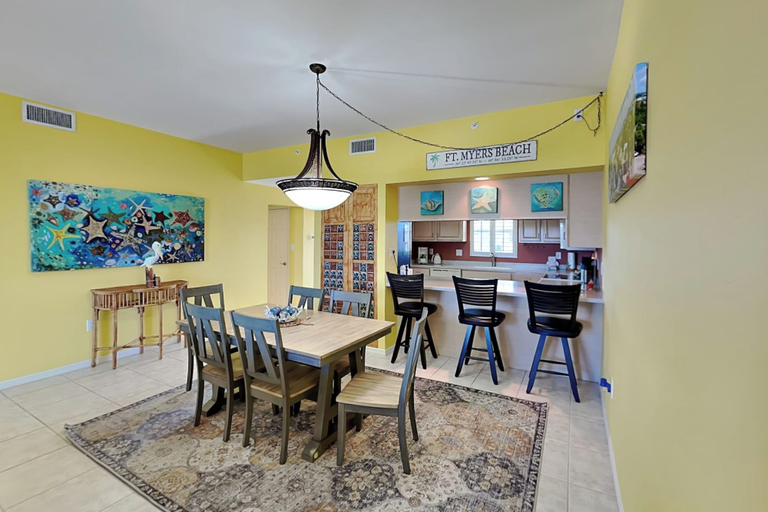 Food & Drinks, Casa Marina by Distinctive Beach Rentals, Lee
