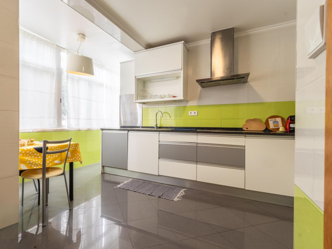 Others 4, 2 Bedroom Apartment Near Beach Train Lisbon Cascais, Oeiras