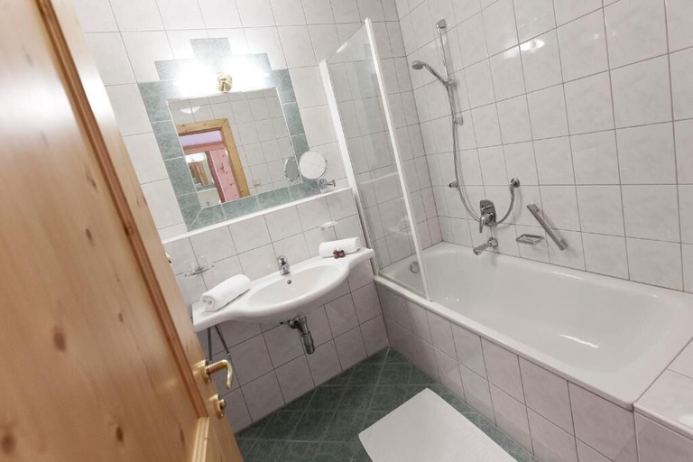 Bathroom 5, Hotel Garni Rifflsee, Imst