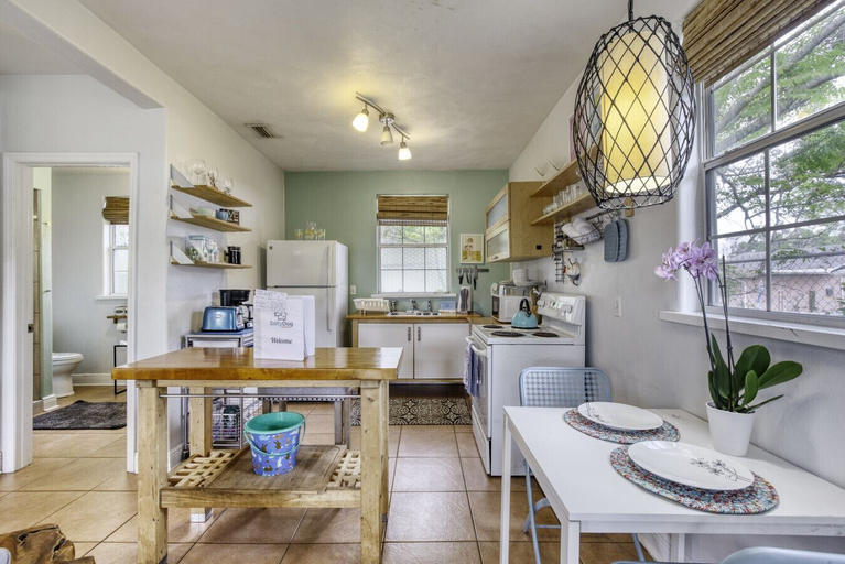 Others 5, 1 Bedroom Spanish Bungalow Guest House, Volusia