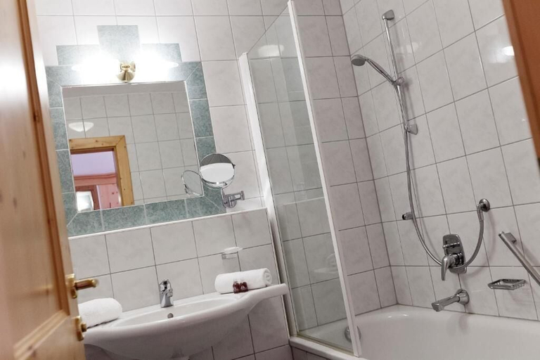 Bathroom 4, Hotel Garni Rifflsee, Imst