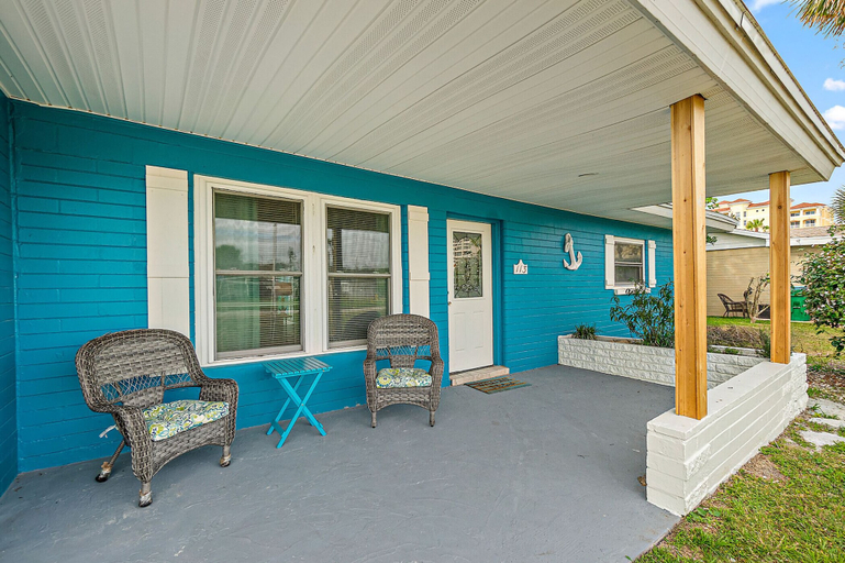 Interior 4, The Blue Anchor-walk to Beach, Volusia