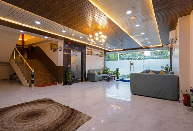 Public Area 2, Sarla Hotel Inn, Gautam Buddha Nagar