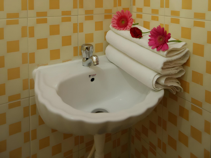 Bathroom 3, Ample Inn, Bangalore