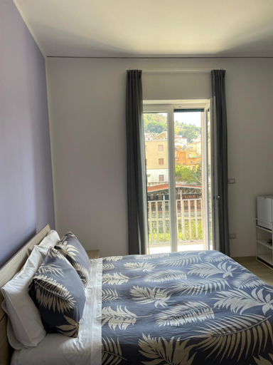 Bedroom, Sunshine Rooms, Salerno