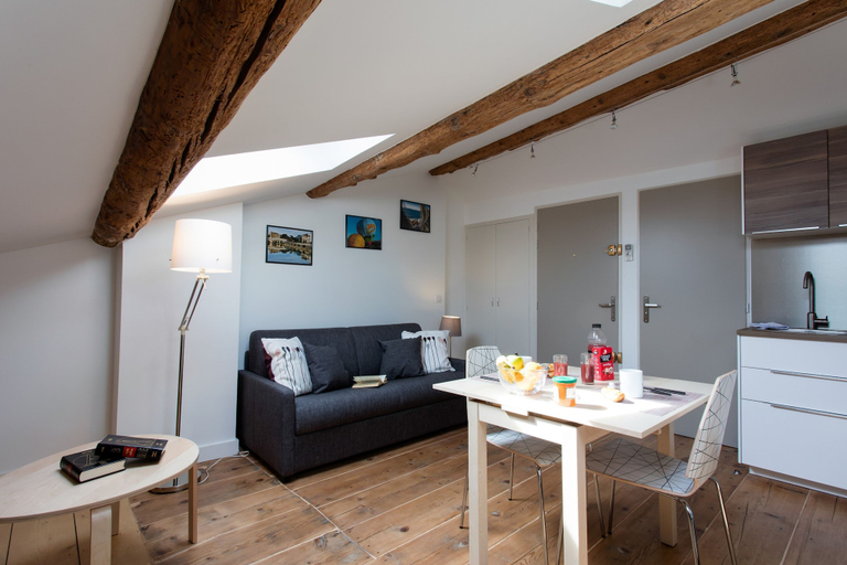 Room 5, Elia - Premi re Conciergerie, Hérault