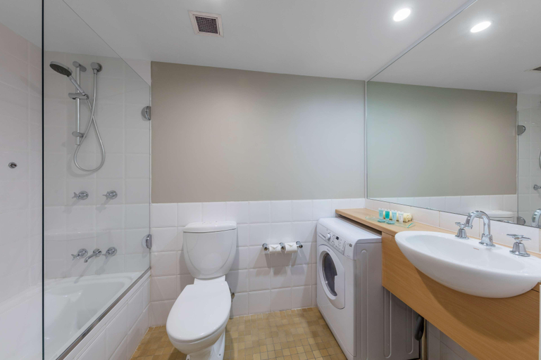 Bathroom 5, Nesuto Parramatta Sydney Apartment Hotel, Sydney