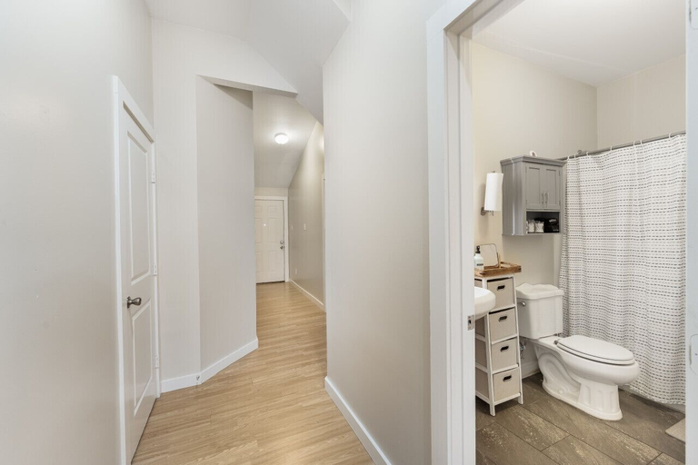 Bathroom 3, Stockyards- 4min Pet Friendly 3BR Luxe Gem, Fort Worth