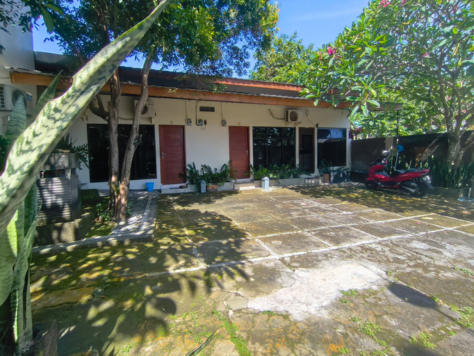 Exterior & Views 2, RedDoorz near RSUD Provinsi NTB, Lombok