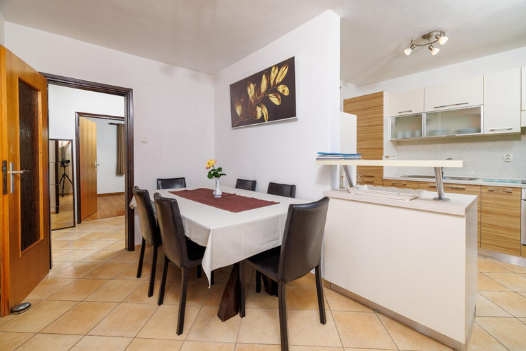 Others 4, Gorgeous Apartment In Punat With Wifi, Punat