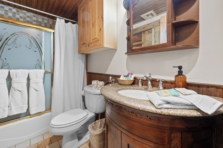 Bathroom 3, Casa De Oso Lakefront, San Bernardino